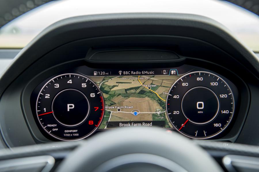 Панель приборов Audi A3 Cabriolet 1.4 TFSI S-Line (8V) 2016 года  (UK) (фото 12 из 16)
